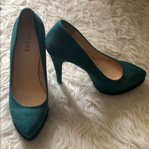Guess teal pump